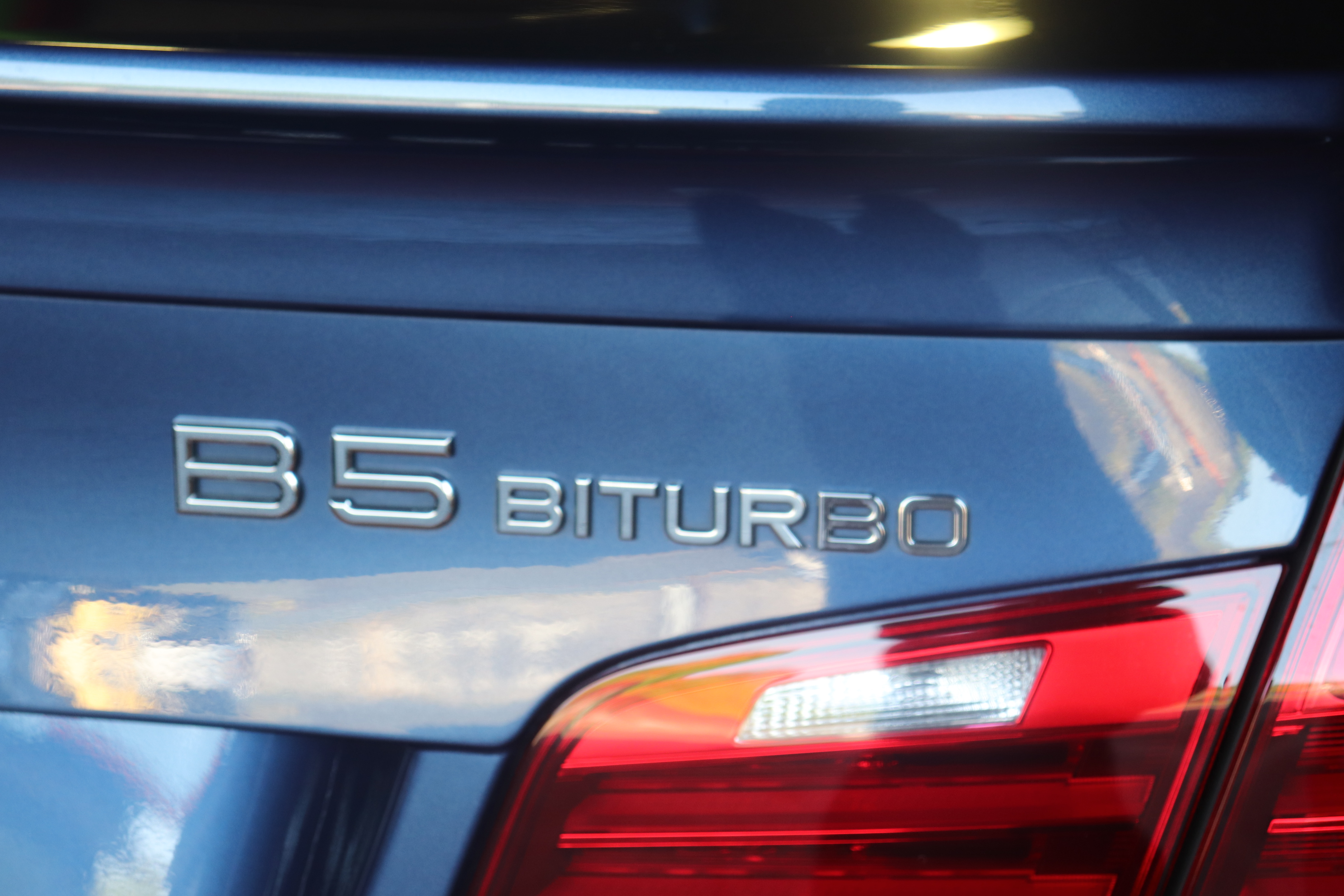 BMW アルピナ B5 ブレーキキャリパーOH