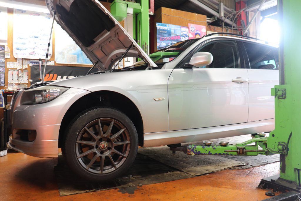ALPINA D3BUTURBO バイブレーションダンパー交換
